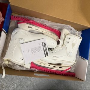 Ice Skates - W’s US 6-7 (24.8-25.7 cms)